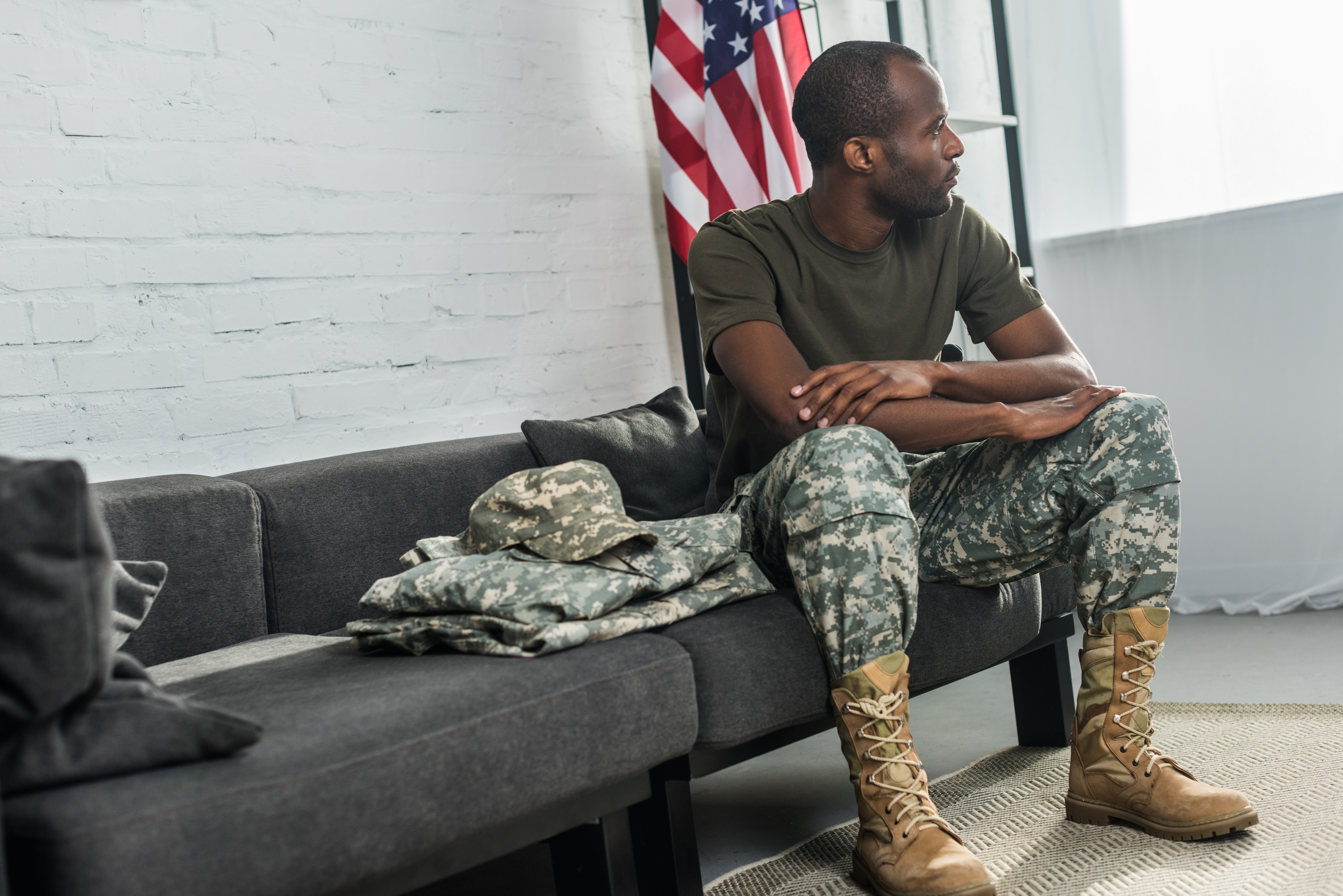 https://vetsportal.s3-accelerate.amazonaws.com/uploads/videos_gallery/images/handsome_male_soldier_sitting_on_sofa_with_camoufl_utc_678a5873e1609.jpg